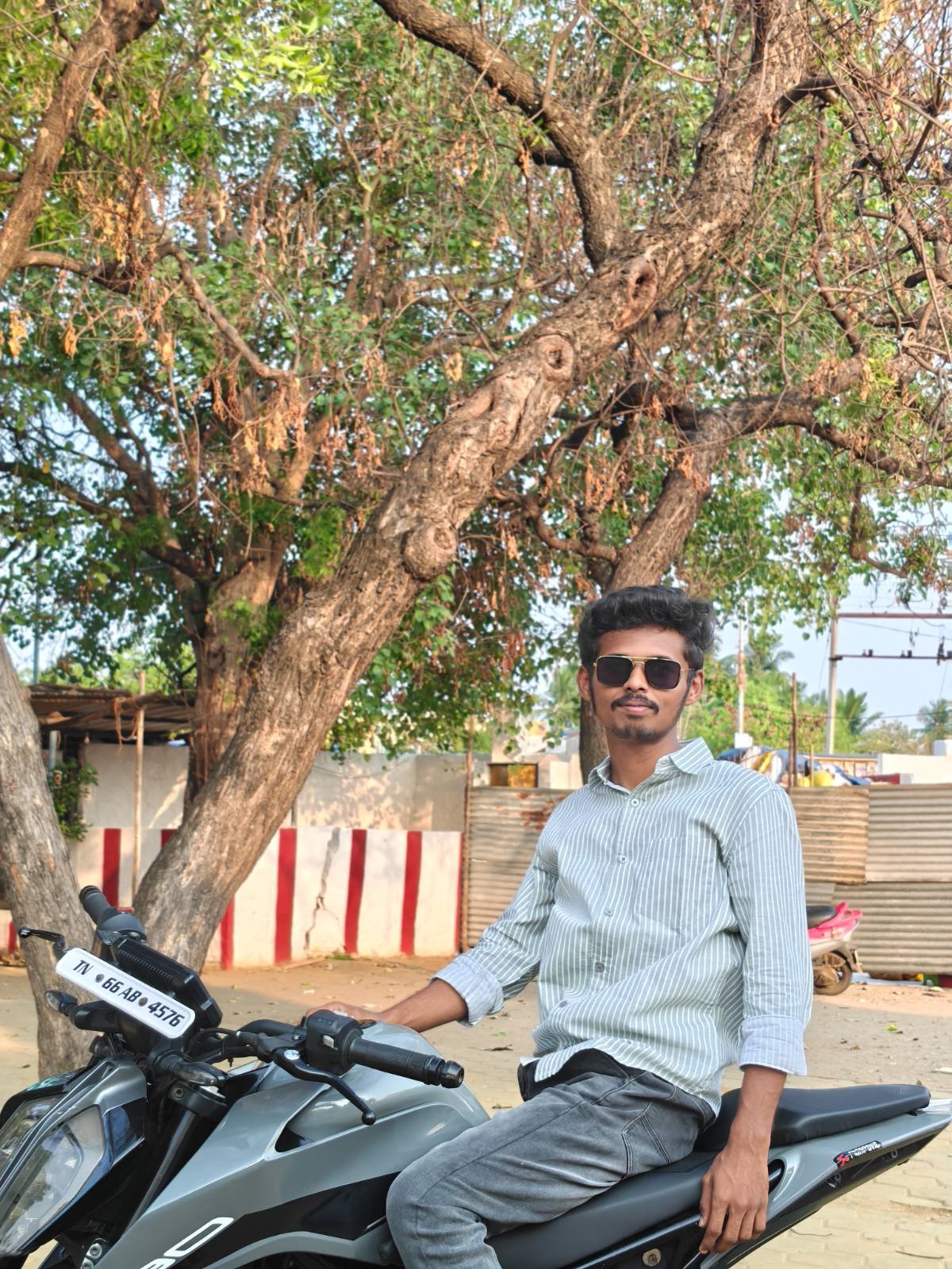 Vinoth M